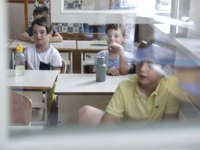 Učenci bodo v prihodnje manj sedeli: v zadnjem triletju osnovne &scaron;ole bodo namreč imeli na urniku dodatno uro &scaron;porta na teden.&nbsp;