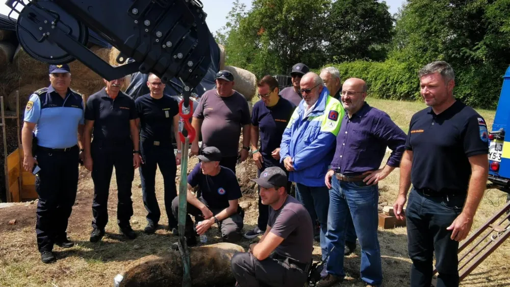 Predstavniki pristojnih služb, ki so sodelovale pri dana&scaron;nji intervenciji. 