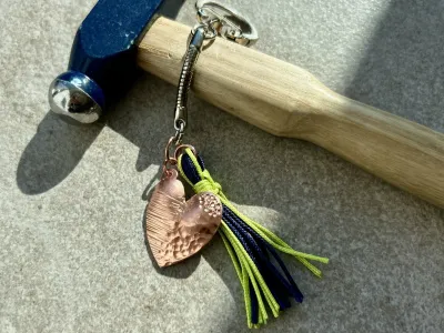 Kovani obesek za ključe