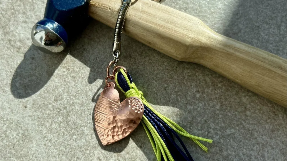 Kovani obesek za ključe