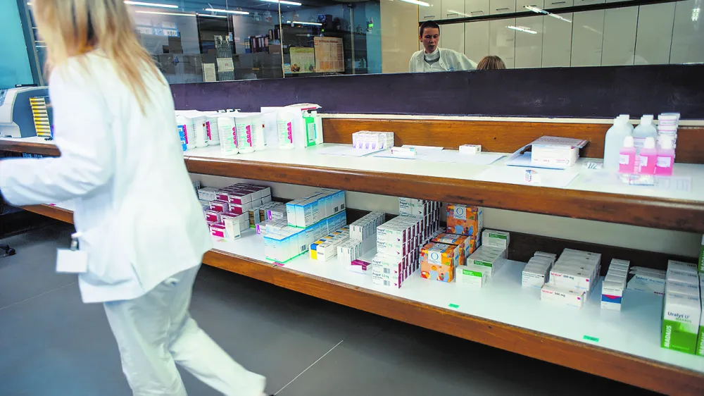 - ilustrativna fotografijazdravila, farmacevtski izdelki, krema, kreme, izdelava zdravil, mazila- Lekarna UKC Ljubljana - dan odprtih vrat - predstavili nacin priprave zdravil in prostore lekarne, Zalo&scaron;ka 7   //FOTO: Tomaž Zajel&scaron;nik