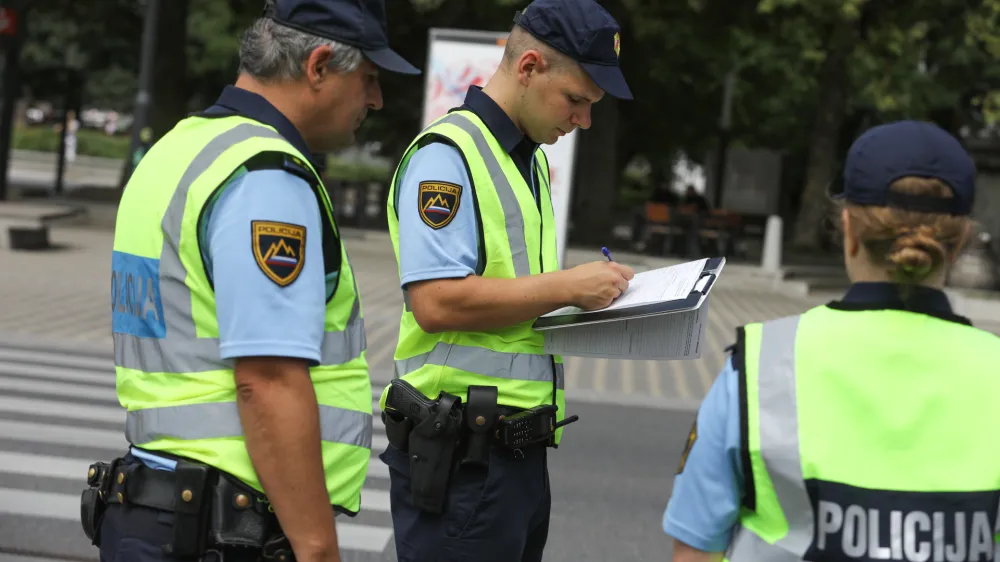 12.07.2022 - kontrola prometa - policisti izvajajo poostren nadzor nad kr&scaron;itvami enoslednih vozil.FOTO: Luka Cjuha