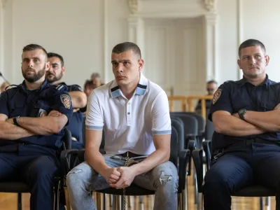 Biv&scaron;i policist Marko Smažil se brani obtožbe, da je septembra lani v svojem stanovanju ubil &scaron;tudentko prava Mihaelo Berak, s katero sta bila v kraj&scaron;em razmerju. 