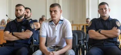 Bivši policist Marko Smažil se brani obtožbe, da je septembra lani v svojem stanovanju ubil študentko prava Mihaelo Berak, s katero sta bila v krajšem razmerju. 