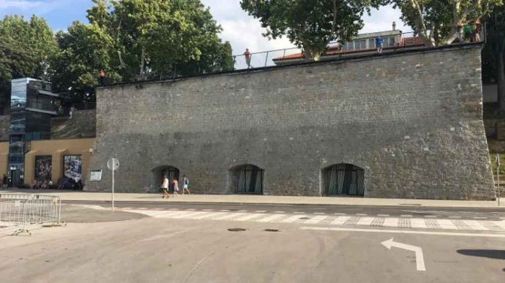 skladi&scaron;ča Bastion Koper