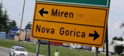 - zapora cest, ki vodijo do mejnega prehoda Vrtojba- akcija odstranjevanja neeksplodirane granate iz prve svetovne vojne v Vrtojbi.  //FOTO: Luka Cjuha