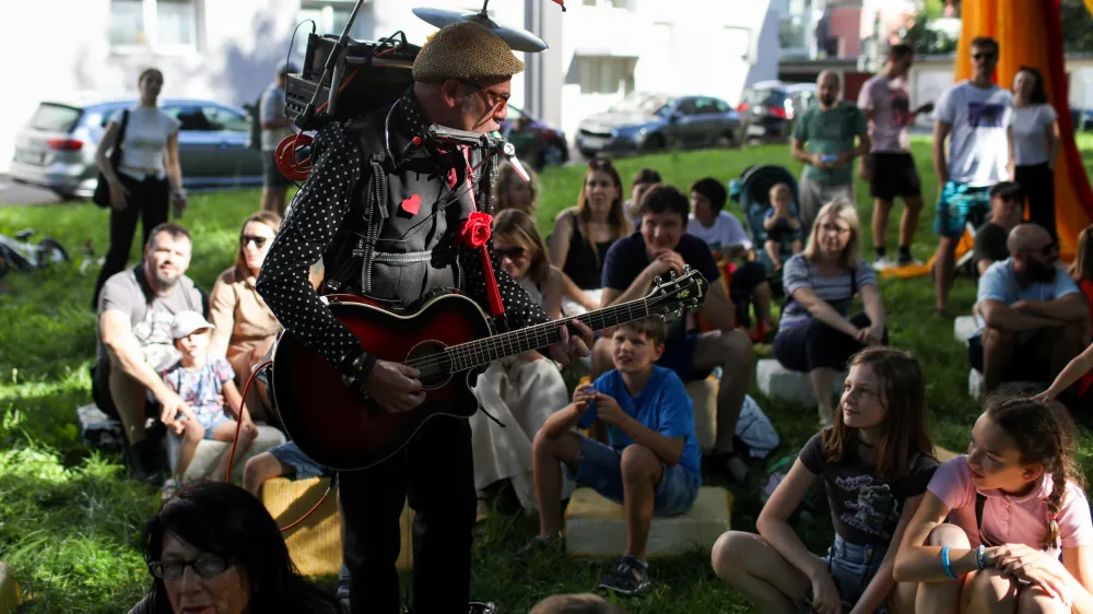 - predstava: Cigo potujoči orkester, Milete Cvijanović, Cigo.- 05.07.2024. - Ana Desetnica, festival uličnega gledali&scaron;ča.//FOTO: Bojan Velikonja