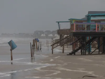 Rain and swells from Hurricane Beryl approach homes along Surfside Beach, Texas, U.S., July 7, 2024. REUTERS/Adrees Latif