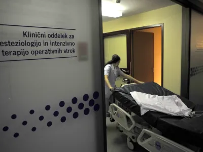- stavka medicinskih sester - Univezitetni klinični center (UKC) - okoli 50 medicinskih sester, zaposlenih v enotah intenzivne terapije III v UKC-ju, stavka zaradi kr&scaron;itev pogodb o zaposlitvi - stavkajoče opravljajo delo diplomiranih medicinskih sester, zato na nižjo plačo ne pristajajo, medicinske sestre   //FOTO: Tomaž Zajel&scaron;nik