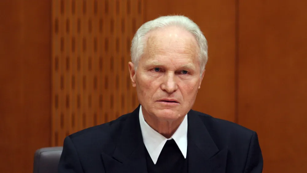 nekdanji predsednik uprave Gospodarstva Rast Mirko Kra&scaron;ovec, - Seja preiskovalne komisije DZ, ki se ukvarja z brezplačniki - člani komisije, ki se ukvarjajo z ozadjem izdajanja brezplačnikov Slovenski tednik in Ekspres so zasli&scaron;ali nekdanjega predsednika uprave Gospodarstva Rast Mirka Kra&scaron;ovca///FOTO: Luka Cjuha