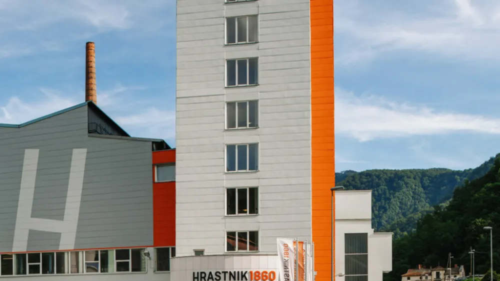 Steklarna Hrastnik, tovarna