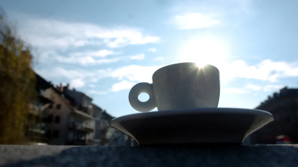 kava &ndash; skodelica kave , //FOTO: Matej Pov&scaron;eOPOMBA: ZA OBJAVO V ČASOPISU DNEVNIK