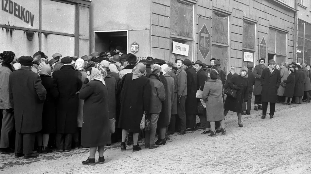 raprodaje v varteksu leta 1963