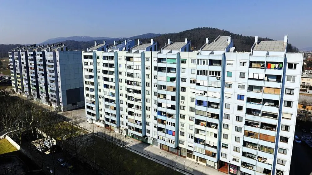 Najprej stanovanjedokumentarni feljtonScenarij: Brane Bitenc