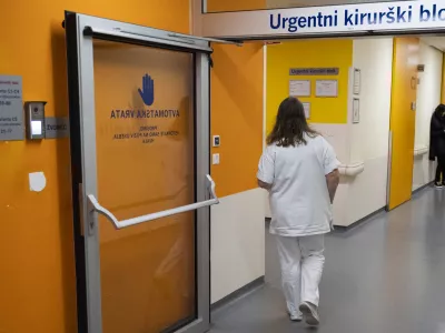 Zdravstvo - simbolična fotografija - Urgentni kirur&scaron;ki blokZdravniki- 15.2.2024 - UKC Ljubljana - Urgenca// FOTO: Nik Erik Neubauer