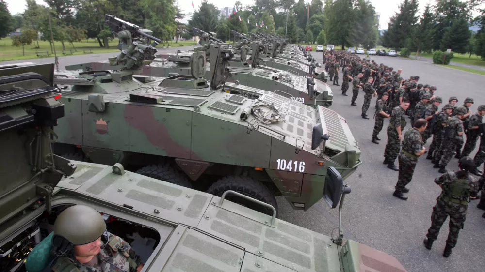 Prevzem 16. oklepnikov Patria v Voja&scaron;nici General Maister v Mariboru //FOTO: Luka CjuhaOPOMBA: ZA OBJAVO V ČASOPISU DNEVNIK