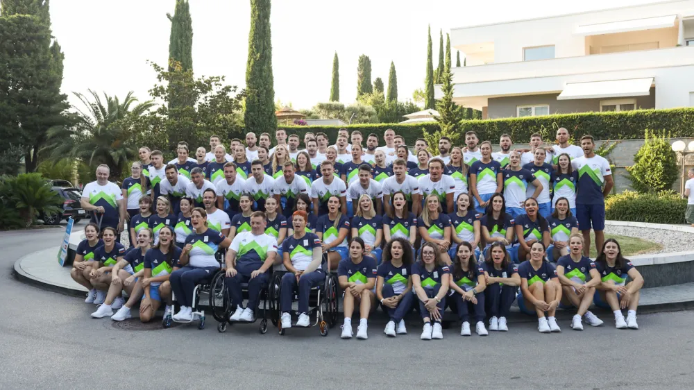 z invalidi. 11.07.2024. predstavitev slovenske reprezentance za Olimpijske igre v Parizu 2024. FOTO: Bojan Velikonja