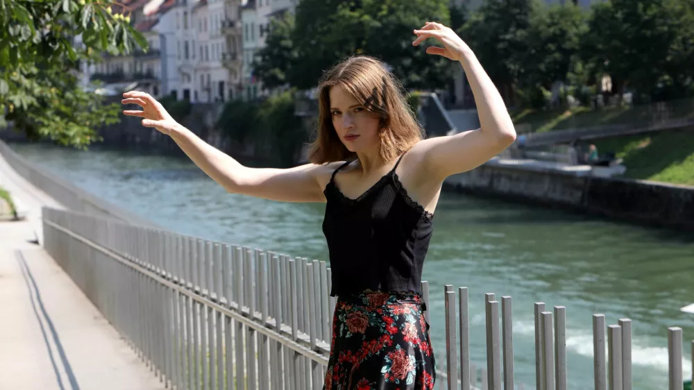 Mojca Zupančič, dirigentka, skladateljica, jazz pianistka: &raquo;V na&scaron;em orkestru je veliko različnih in&scaron;trumentov in rada jih uredim tako, kot čutim, da bi zvočno morali iti skupaj.&laquo;

&nbsp;

&nbsp;