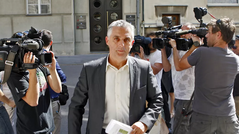 minister za zdravje Tomaž Gantar- 17.7.2013 - predsednica vlade sprejela predstavnikeslovenskega gospodarstva - sestanek o nedavnih ukrepih vlade, ki so po mnenju gospodarstvenikov močno poslab&scaron;ala položaj slovenskega gospodarstva - vlada in gospodarstveniki//FOTO: Tomaž Skale / Foto: Tomaž Skale