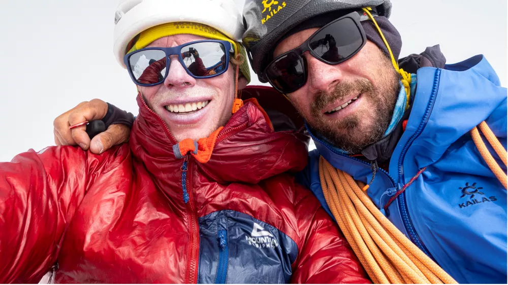 Tom Livingstone in Ale&scaron; Česen sta v alpskem slogu preplezala prvenstveno smer po zahodnem grebenu na Ga&scaron;erbrum III (7952 m) v Karakorumu, kar je &scaron;ele tretji vzpon na ta najvi&scaron;ji neosemtisočak / Foto: Tom Livingstone