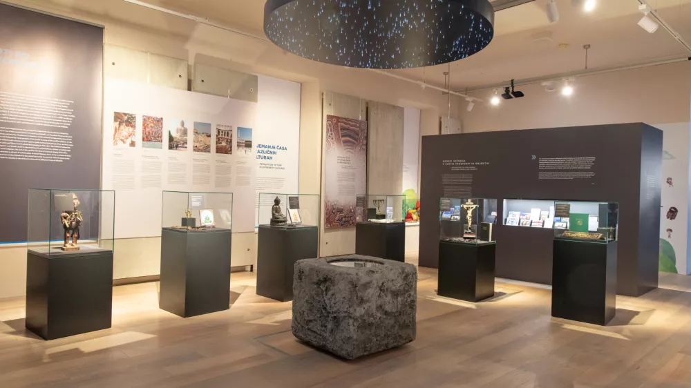 Človek in čas: Od ponedeljka do večnosti, drugi del nove stalne razstave v SEM.

&nbsp;

&nbsp;