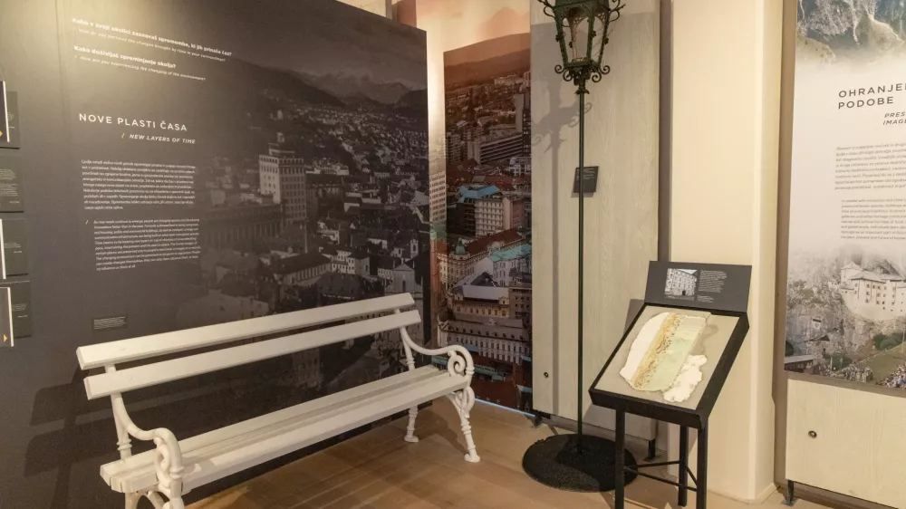 Čas lahko razbiramo tudi z opazovanjem stavb, spomenikov, s poslu&scaron;anjem glasbe.

&nbsp;

&nbsp;