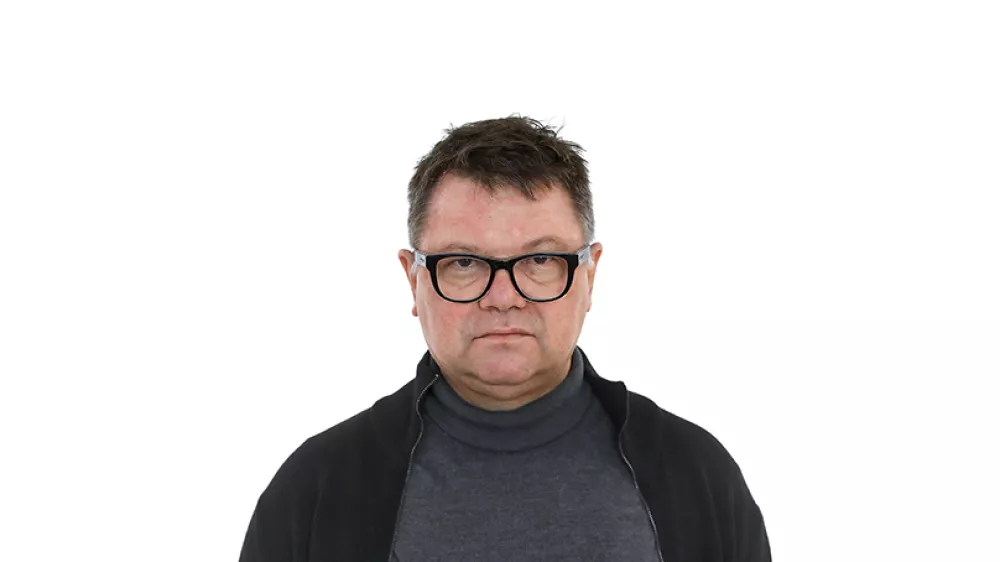 Miha &Scaron;tamcarZA ONLINE - Redakcija Dnevnik 2024 - portreti za komentarje in kolumne - kolumnisti - komentatorji &ndash; novinarji - portret //FOTO: Luka Cjuha