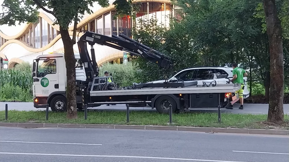 Lani je pajek v Ljubljani odpeljal več kot 1500 nepravilno parkiranih vozil.

&nbsp;

&nbsp;