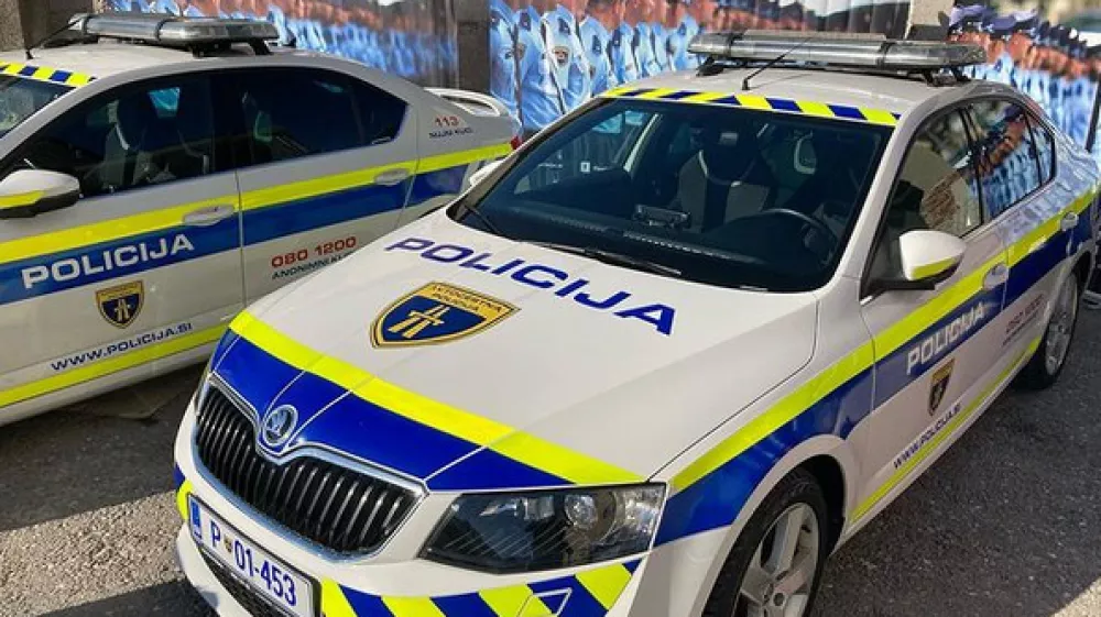 Postojna.Vozilo avtocestne policije.V prenovljeni stavbi nekdanje prometne policije v Postojni so danes uradno odprli prostore Uprave avtocestne policije. Znotraj uprave bo usklajeno delovalo pet specializiranih enot, in sicer Ljubljana, Celje, Maribor, Koper in Novo mesto, ki bodo s stalno prisotnostjo na avtocestah pokrivale obmocja ene ali vec policijskih uprav.