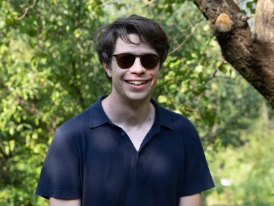 Gregor Božič: Popolnoma smo se podredili diktatu globalnega trga, ki upo&scaron;teva samo velikost, videz in dolgotrajnost plodov na policah trgovin, nič od tega pa nima veze ne z zdravim&nbsp;ne z okusnim sadjem. F Jaka Jera&scaron;a