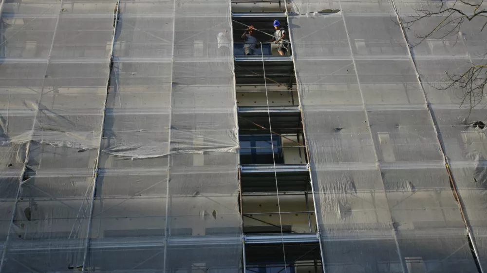 Zaradi neustrezne ozave&scaron;čenosti o potresni ogroženosti se ljudje pogosto osredotočajo le na energetsko učinkovitost in videz stavbe.

&nbsp;

&nbsp;