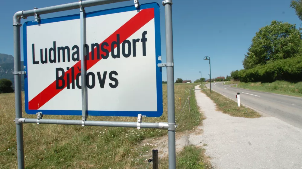 dvojezične table na koro&scaron;kem