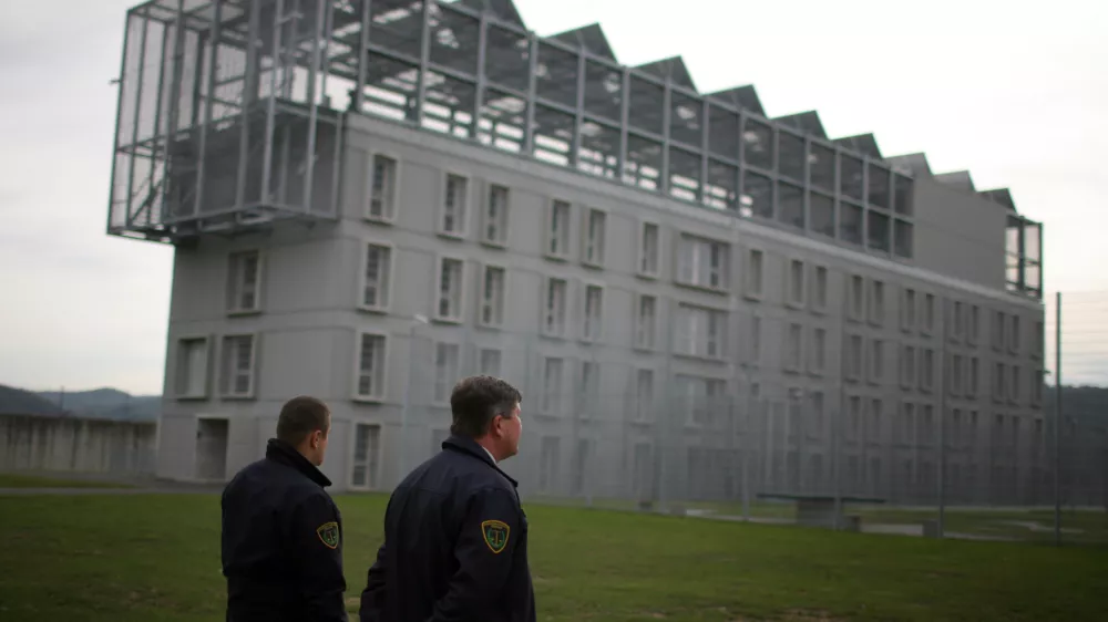 zaporni&scaron;ki paznik- Zavod za prestajanje kazni zapora Dob pri Mirni - odprtje novih bivalnih objektov, zapor//FOTO: Luka Cjuha