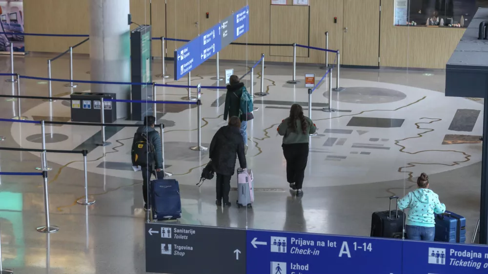 - potni&scaron;ki terminal -&nbsp;- 14.12.2022 - Letali&scaron;če Jožeta Pučnika Brnik &ndash; Aerodrom Ljubljana &ndash; Fraport Slovenija&nbsp;//FOTO: Luka Cjuha