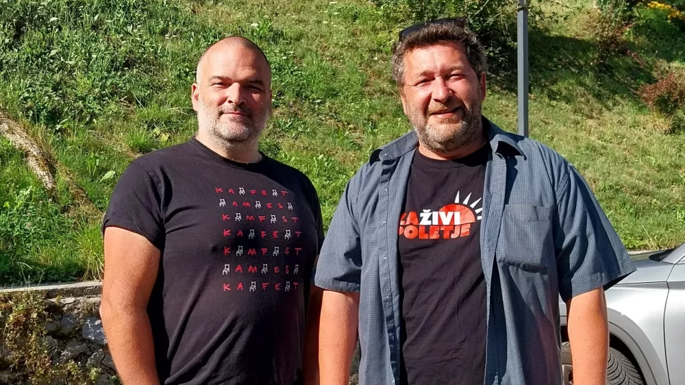vodja&nbsp;programskega odbora 21. Festivala Kamfest Goran Zavr&scaron;nik in direktor Kamfesta Rok Kosec, oče festivala F Vesna Levičnik