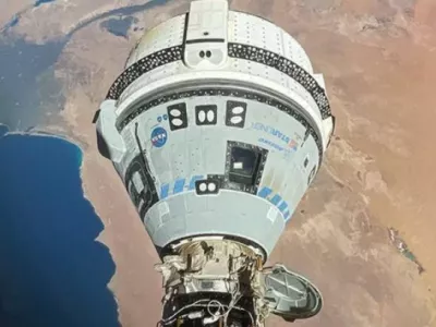 Starliner, ki ga izdeluje ameri&scaron;ki Boeing, naj bi bil vesoljsko plovilo za večkratno uporabo, s katerim bi Nasa prevažala na ISS posadko. Misija se že leta sooča z zamudami in prihaja v težkih časih za Boeing, ki se sooča s krizo glede varnosti potni&scaron;kih letal.