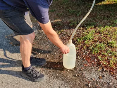 Mocila, obcina Kanal.Gasilska cisterna s pitno vodo.