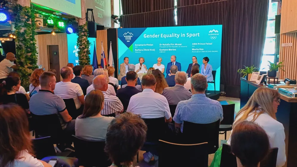V pogovoru o enakosti spolov so sodelovali visoki gostje, med njimi tudi predsednica države dr. Nata&scaron;a Pirc Musar.