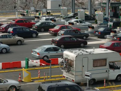 cestninska postaja Videž, gneča, počitnice, kolona, avtomobil// FOTO: Matej Pov&scaron;e