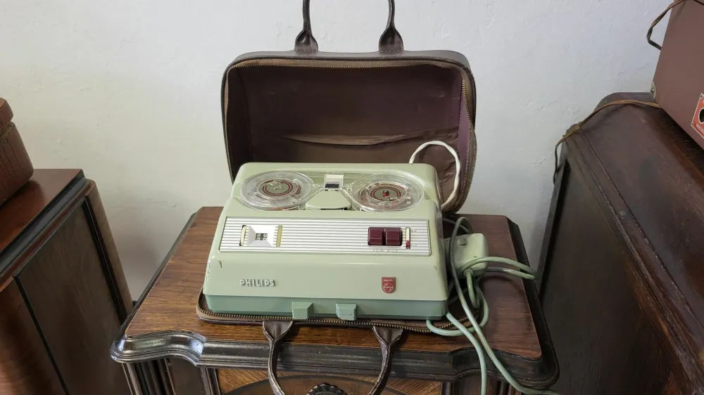 Tajnice so si lahko oddahnile, ko so na trg pri&scaron;li diktafoni, kot je Philipsov na fotografiji.&nbsp;Foto:&nbsp;Katja Gle&scaron;čič