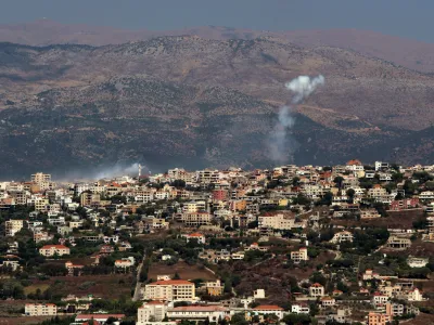 30 July 2024, Lebanon, Qliyaa: Smoke from Israeli shelling rises above the southern Lebanese village of Khiam, as tensions between pro-Iranian Hezbollah terrorists and Israeli forces escalate. Photo: STR/dpa