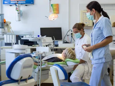 Matic &Scaron;tajer- 01.09.2016 - simbolična fotografija - Stomatolo&scaron;ka klinika UKC v Ljubljani - Center za otro&scaron;ko in preventivno zobozdravstvo (COPZ) - specialistično otro&scaron;ko zobozdravstvo - dentalna medicina - zobna medicina - zobozdravstvo - stomatologija - zob - zobna protetika -..//FOTO: Maja Marko