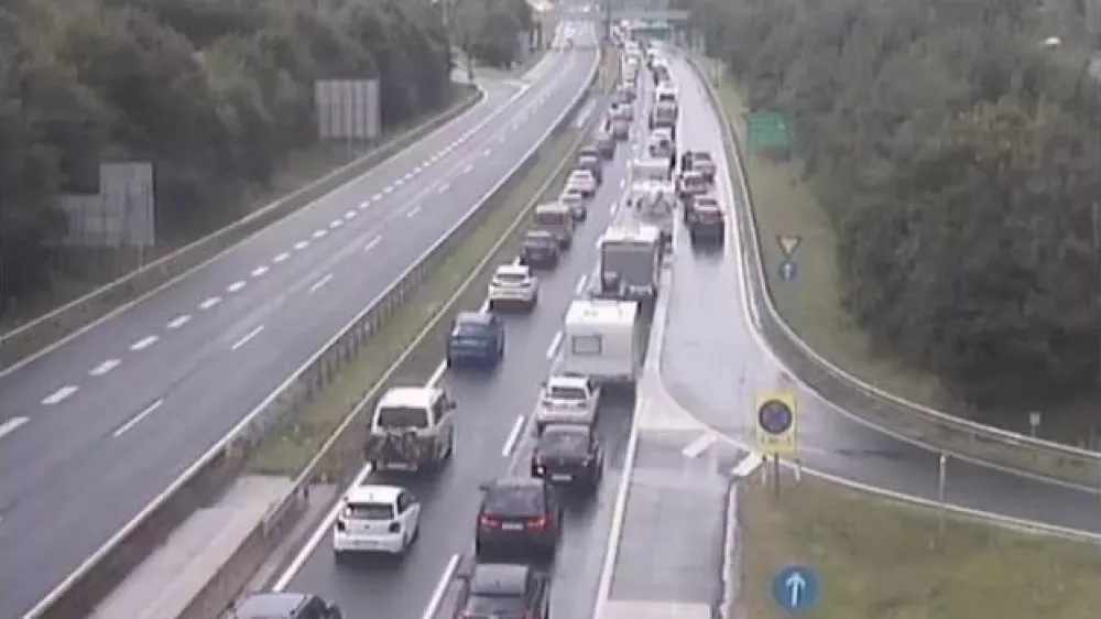 Spletna kamera proti Hru&scaron;ici v smeri proti Karavankam.