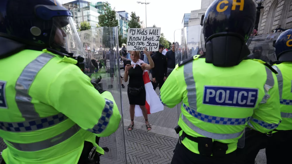 03 August 2024, United Kingdom, Liverpool: People protest in Liverpool, following the stabbing attacks on Monday in Southport, in which three young children were killed. Photo: James Speakman/PA Wire/dpa