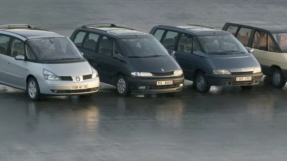 Prve &scaron;tiri generacije espaca (od desne proti levi) so bile sinonim za enoprostorca. / Foto: Renault