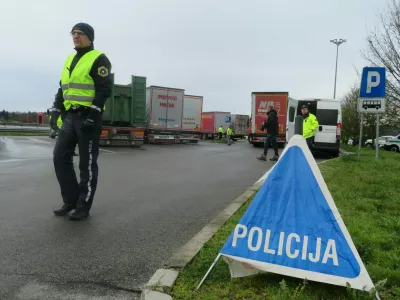 Pri poostrenem nadzoru na Zalokah so poleg prometnih policistov sodelovale &scaron;e druge nadzorne službe. F Dragana Stanković