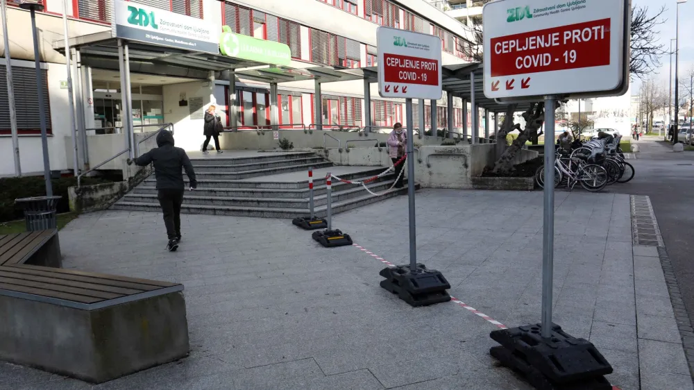 Zdravstveni dom ZD Metelkova testiranje in cepljenje proti covidu -19 - 12.01.2023 &ndash; Reportaža z naslovom "kako se delamo, da korone ni več". - Koronavirus COVID-19 v Sloveniji - FOTO: Tomaž SkaleOPOMBA: DNEVNIKOV OBJEKTIV &ndash; REPORTAŽA 2023