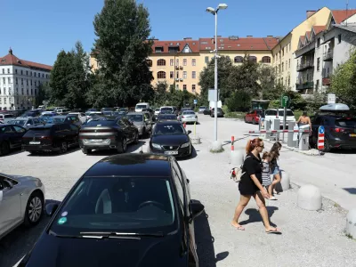 Predvidoma prihodnji teden se bodo na delu parkiri&scaron;ča NUK II začela pripravljalna gradbena dela za izvedbo arheolo&scaron;kih raziskav. Foto: Tomaž Skale