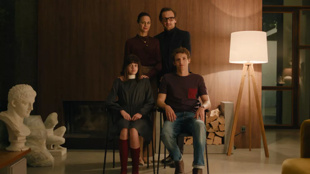 Odre&scaron;itev za začetnike, film, režija Sonja Prosenc