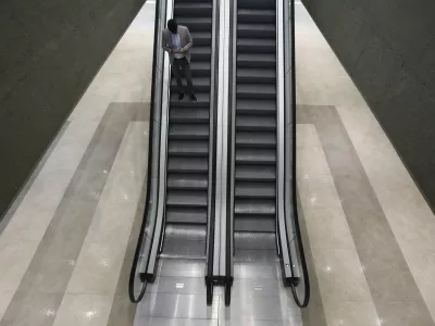 simbolična fotografija - mobilni telefon - 30.01.2024 - Sava centar beograd - prenovljen največji kulturno kongresni center v jugovzhodni evropi. Delta holdingFOTO: Luka Cjuha